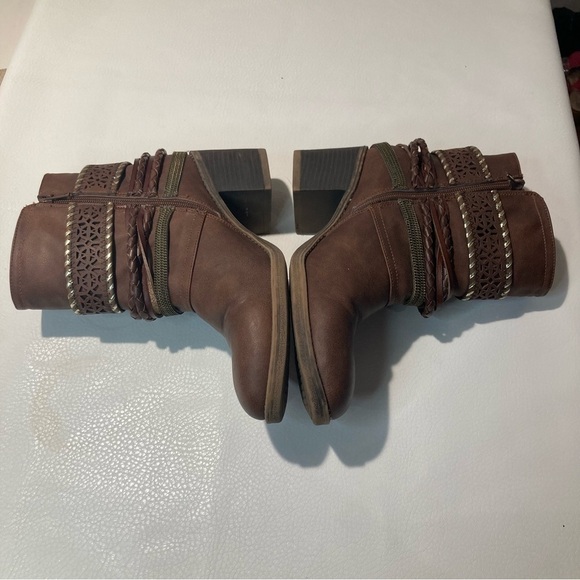 SOFTMOC Sz 40 2” Heel Highly Embellished Western Inspired Zip Up Ankle Booties - Picture 3 of 14